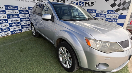 Cars M&S Mitsubishi Outlander 4x4 (3)